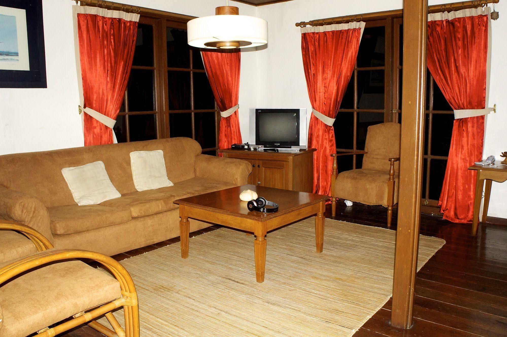 Oyo 1214 My Lagusa Hotel Cimaja Екстериор снимка