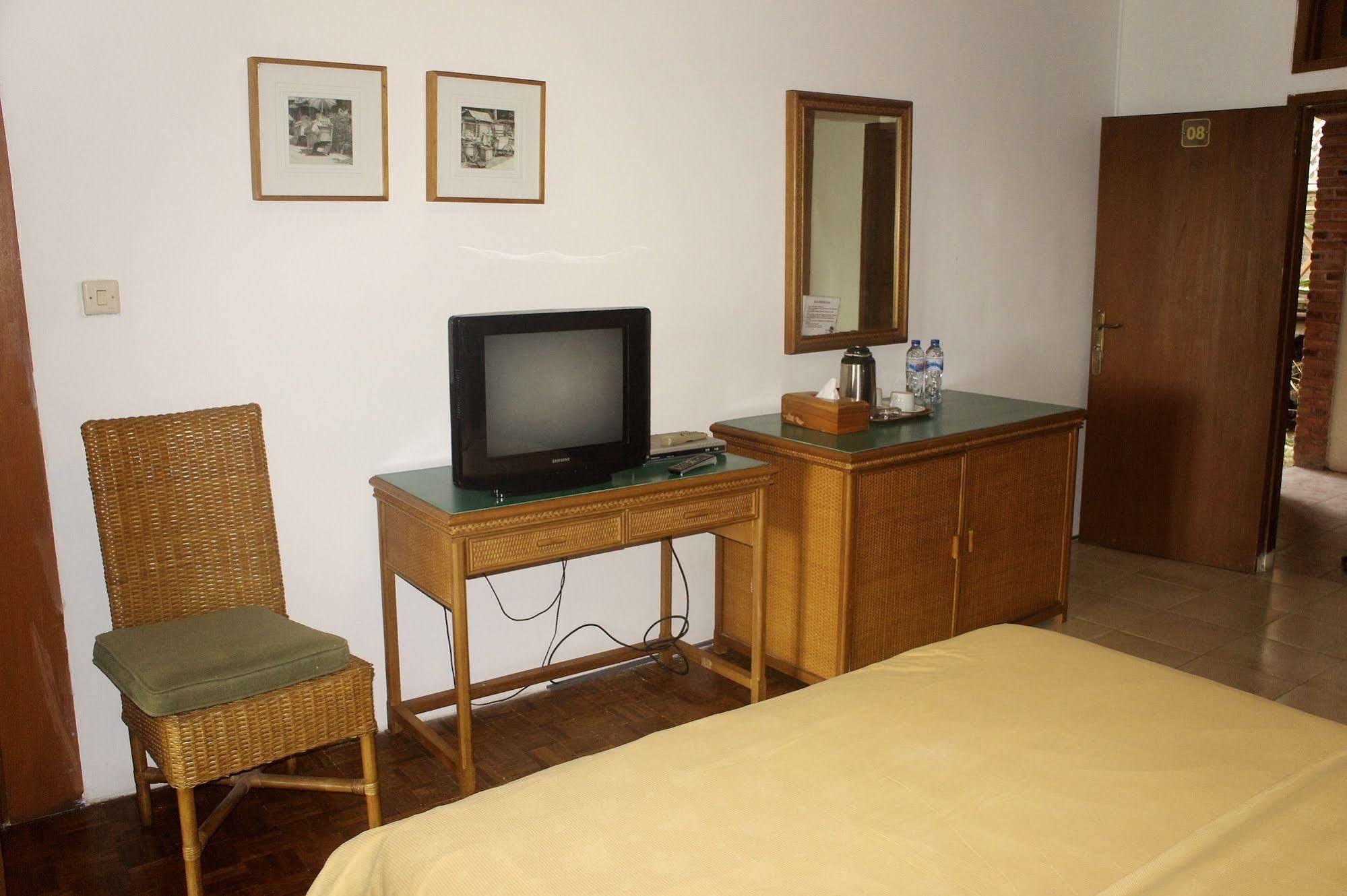 Oyo 1214 My Lagusa Hotel Cimaja Екстериор снимка