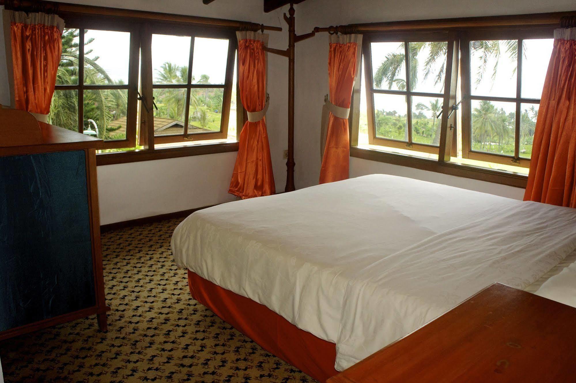 Oyo 1214 My Lagusa Hotel Cimaja Екстериор снимка