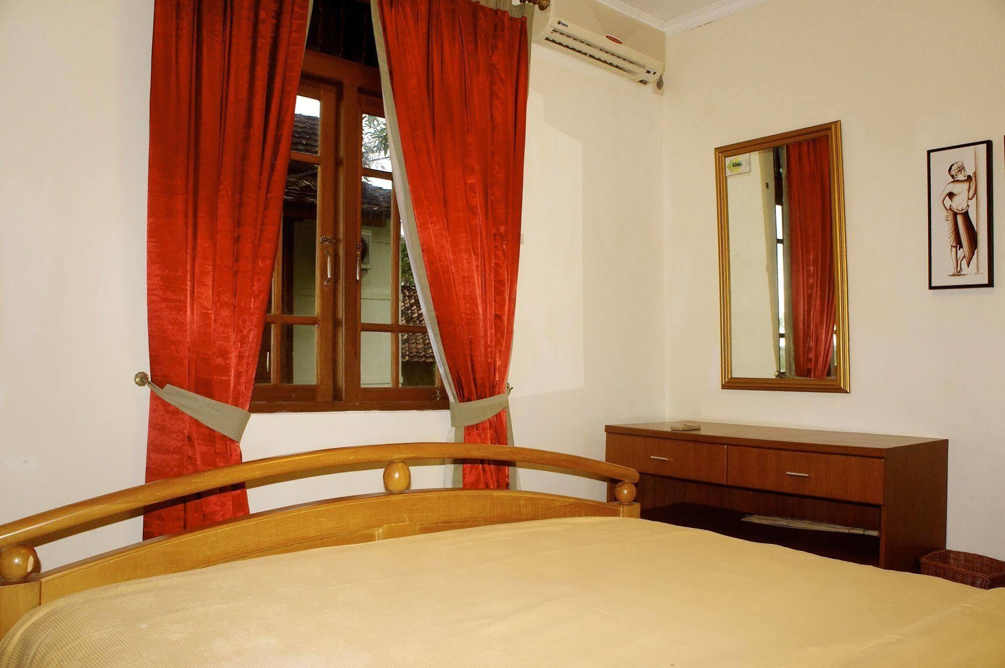 Oyo 1214 My Lagusa Hotel Cimaja Екстериор снимка